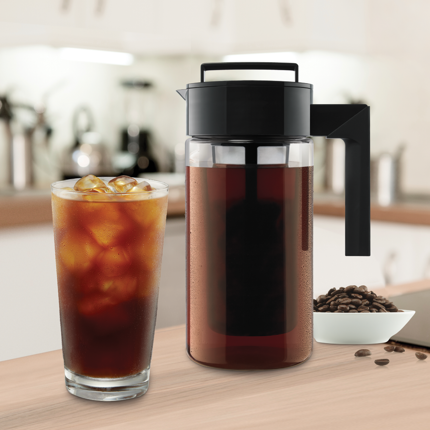 cold-brew-coffee-maker-b3 10310-ColdBrewCoffeeMaker-1qt-lifestyle2.png