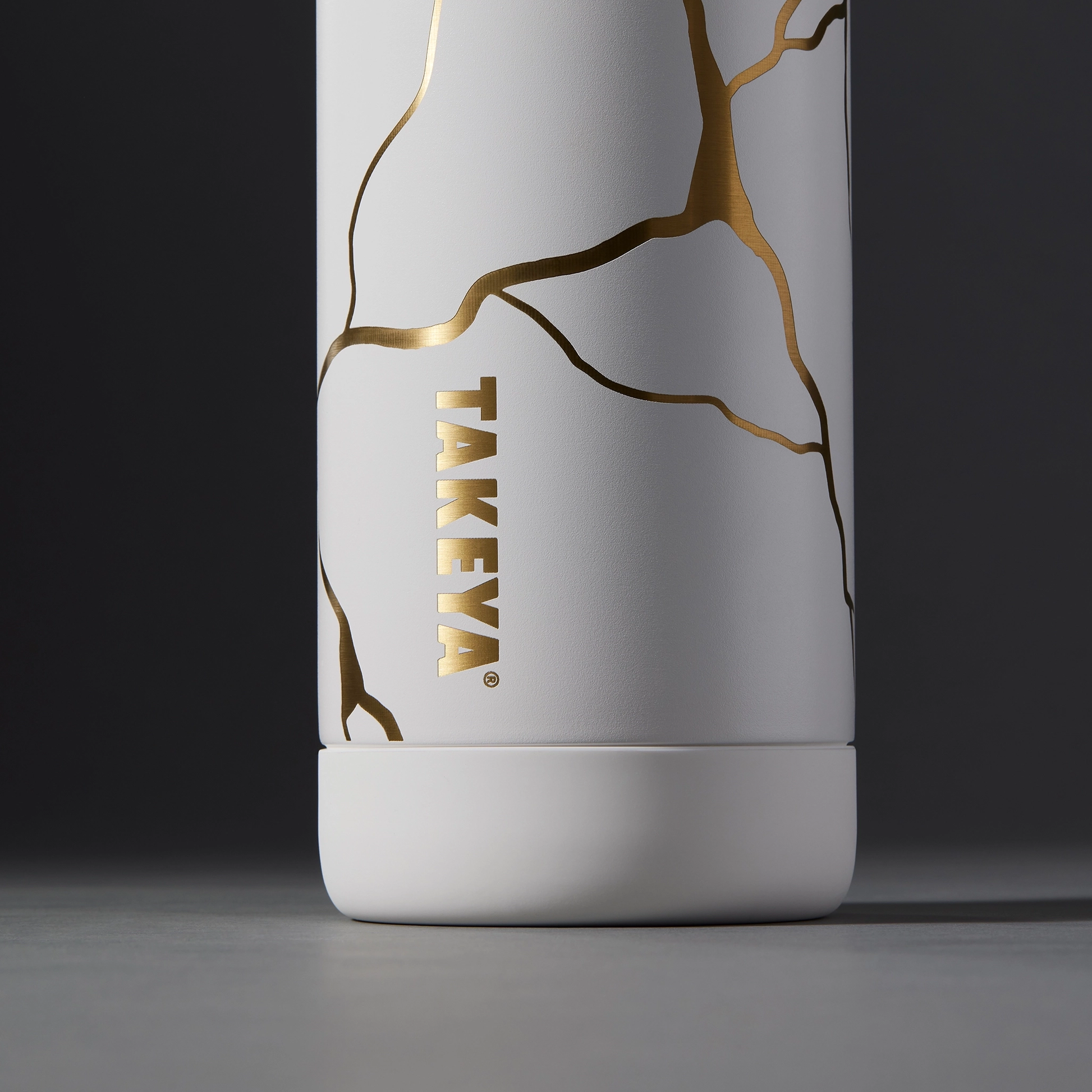 kintsugi-water-bottle-with-straw-lid-s9 51389-TK_HO25_Kintsugi_Takeya9236_Crop.png