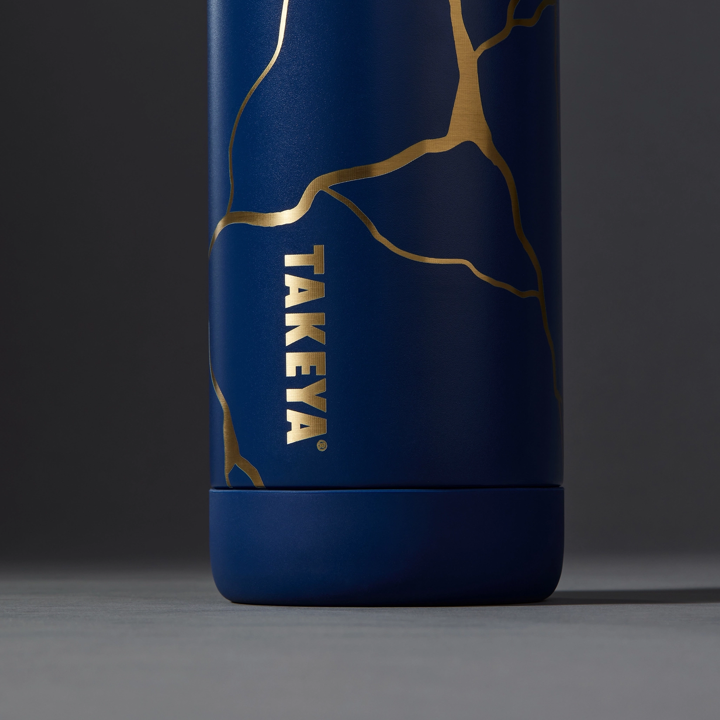 kintsugi-water-bottle-with-spout-lid-k9 51390-TK_HO25_Kintsugi_Takeya9241_Crop.png